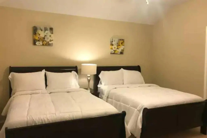 Room 2 of 3