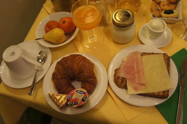 Breakfast area