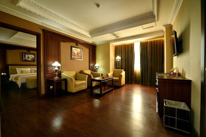Room 27 of 73