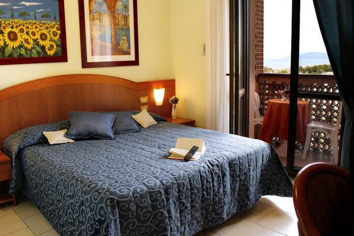 Room 5 of 34