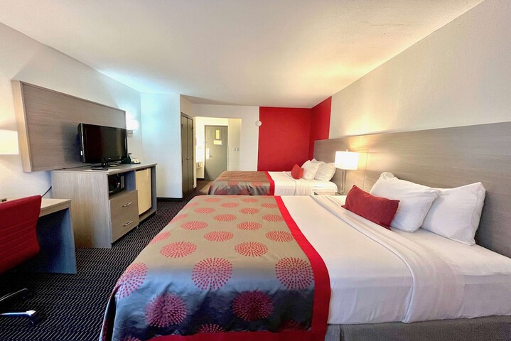 2 Queen Beds (8 of 14)