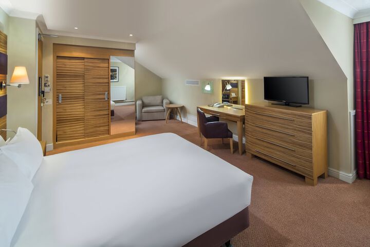 Room 12 of 90