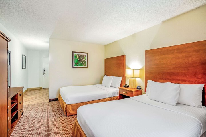 Double Accessible King Size Bed (4 of 10)