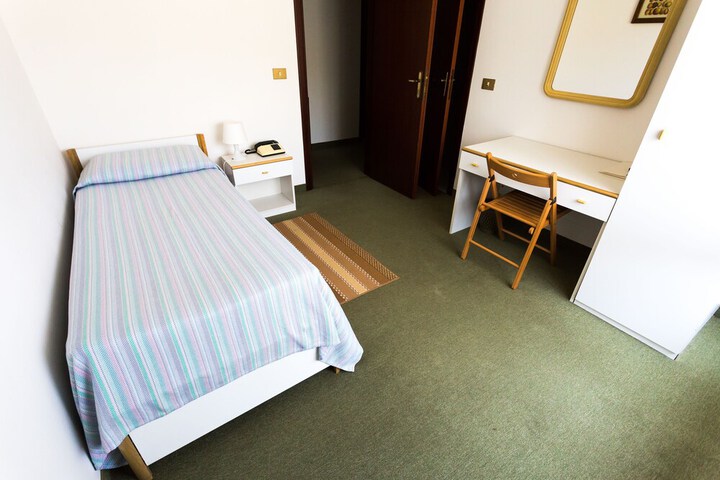 Room 11 of 20