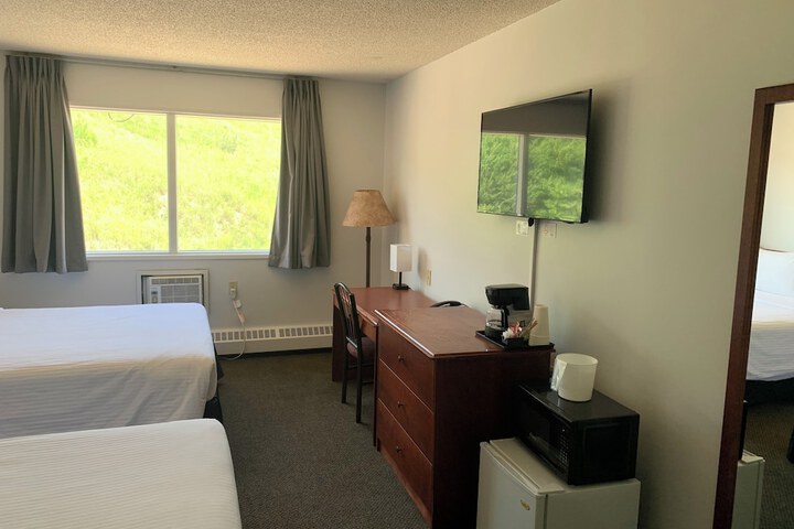 Room 32 of 50