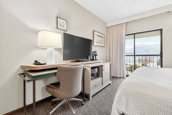 Room 72 of 236