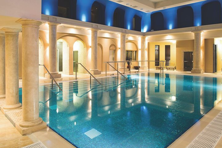 Hotel with Pool