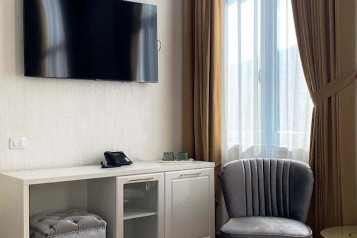 Room 16 of 36