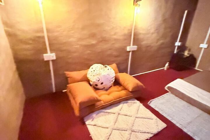 Room 9 of 22