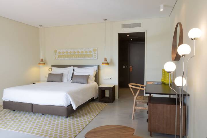 Room 9 of 50