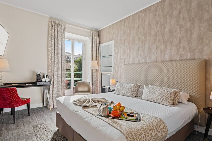 Room 32 of 80