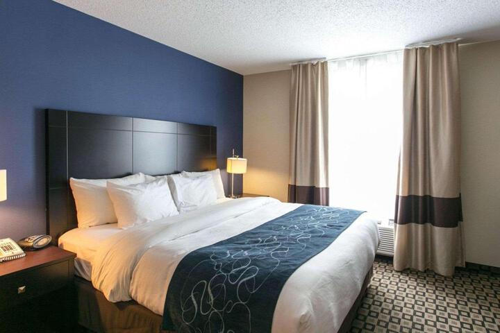 1 King Bed Accessible (8 of 8)