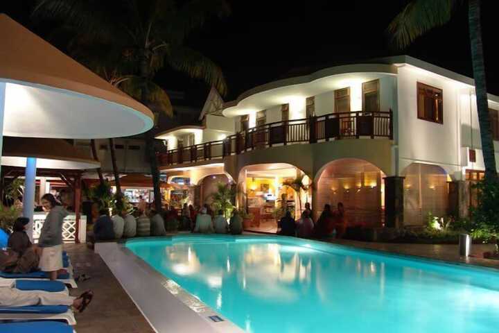Hotel with Pool