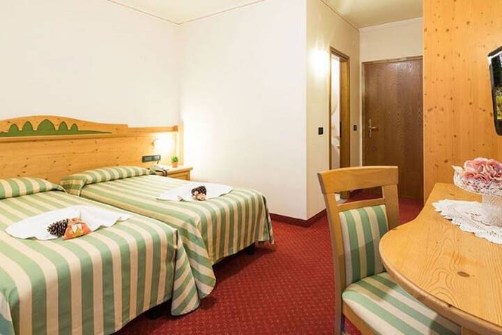 Room 9 of 50