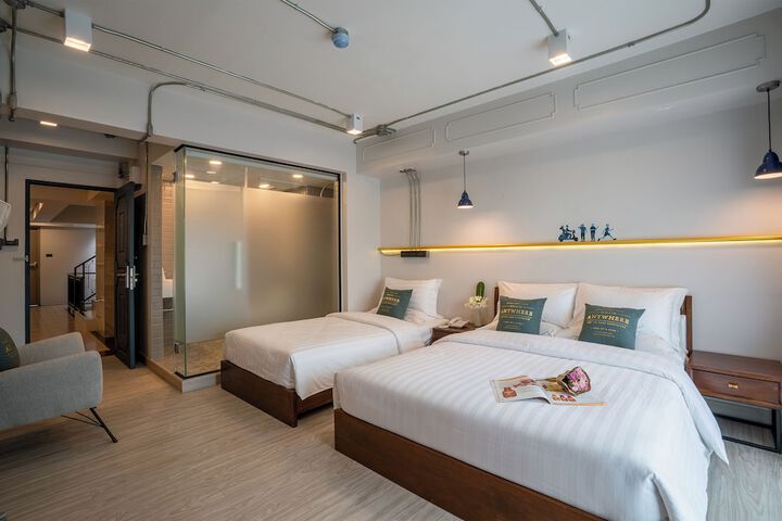 Room 16 of 33
