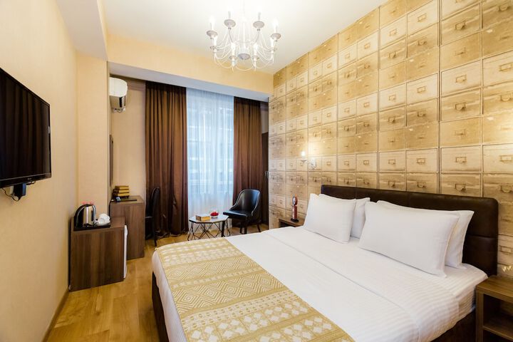Room 19 of 108