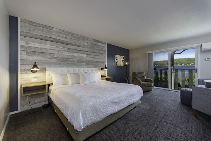 Room 4 of 69