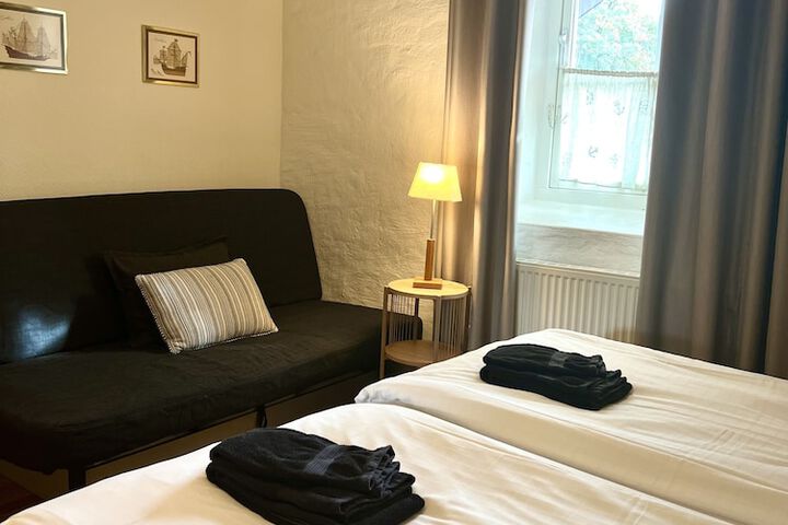 Room 11 of 36