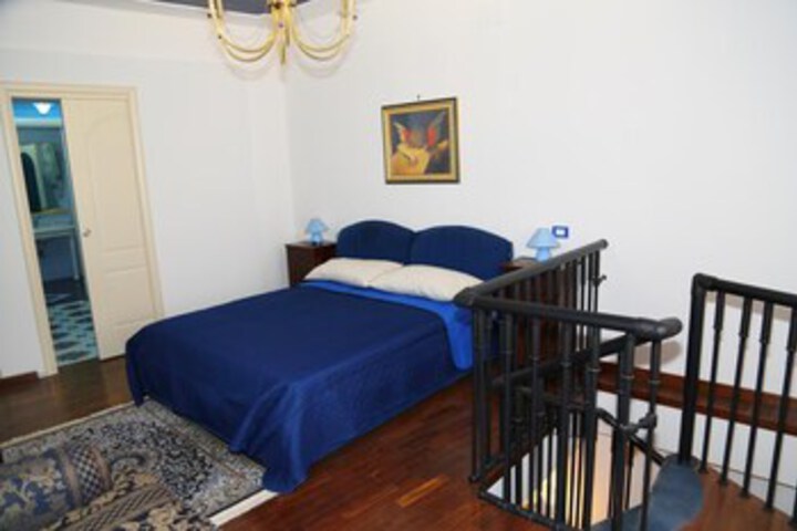 Room 28 of 33