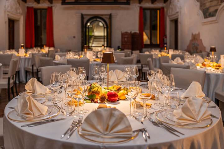 Ballroom/Hall 54 of 73