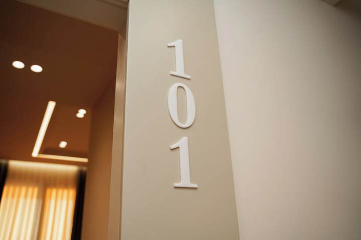 Room 12 of 177
