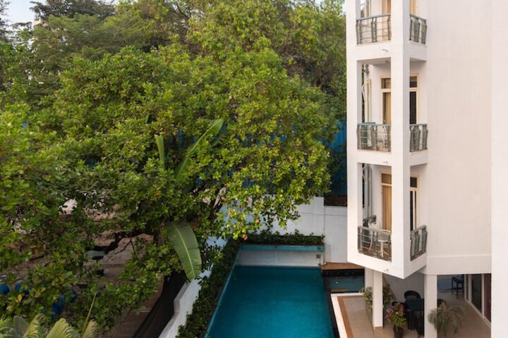 Hotel with Pool