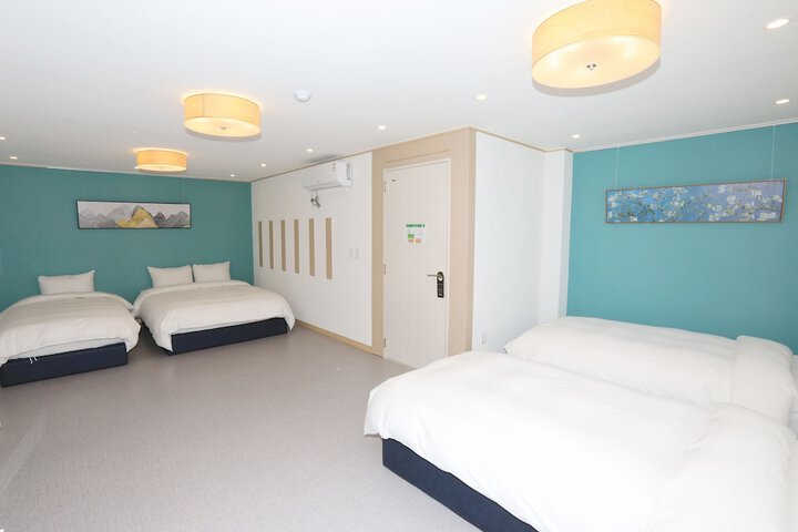 Room 10 of 34