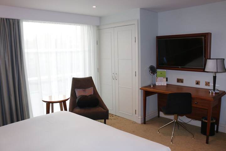 Room 28 of 76