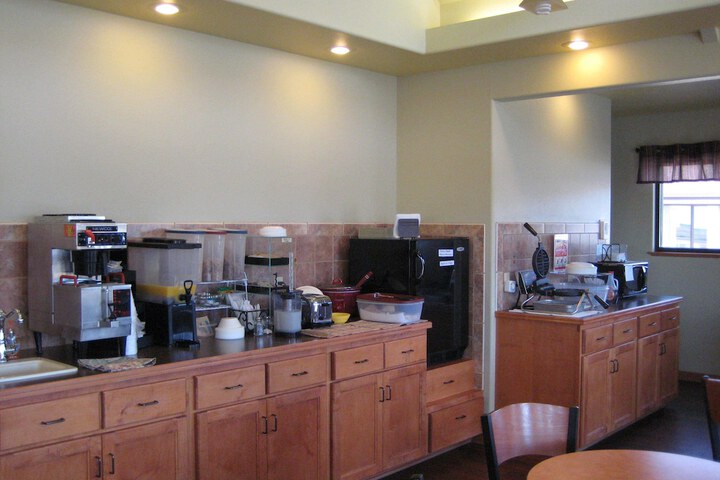 Breakfast/Coffee Service 12 of 27