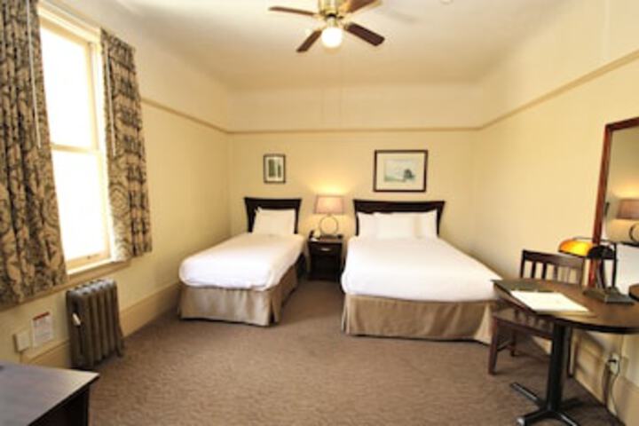 Room 22 of 153