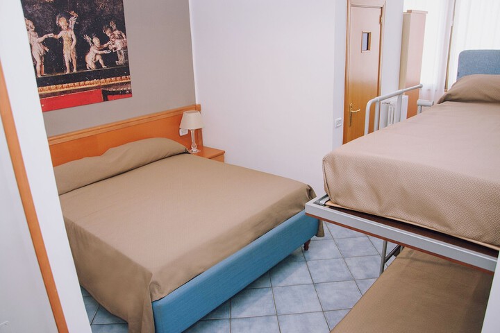 Room 12 of 79