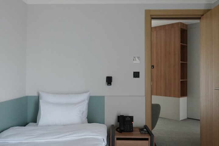 Room 3 of 38