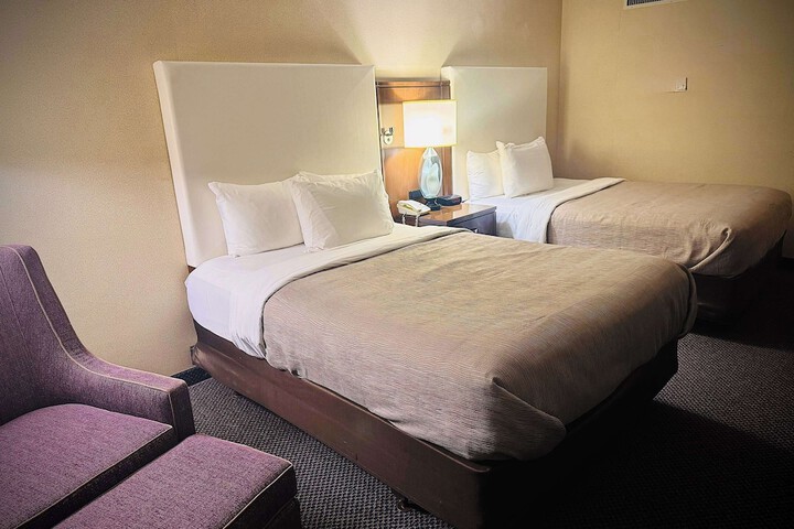 2 Double Beds (5 of 10)