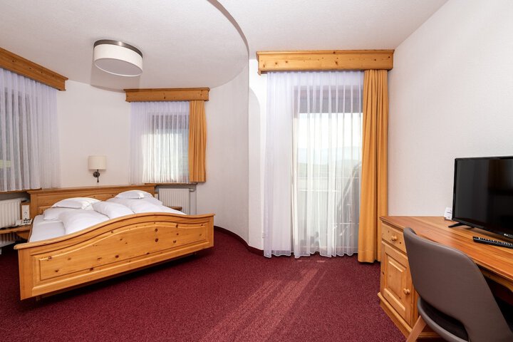 Room 9 of 63