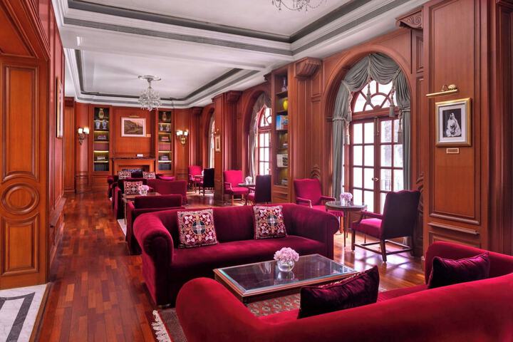Lounge 63 of 83