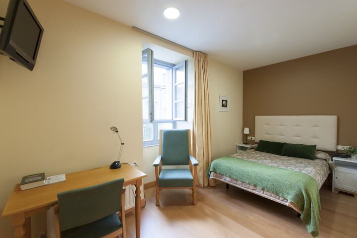 Room 13 of 27