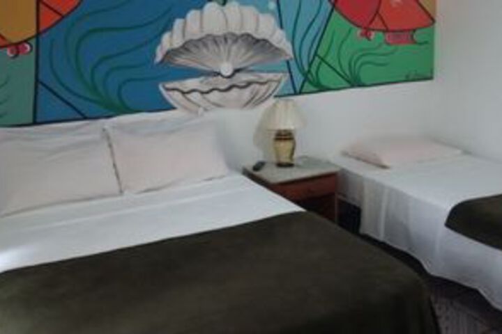 Room 12 of 25