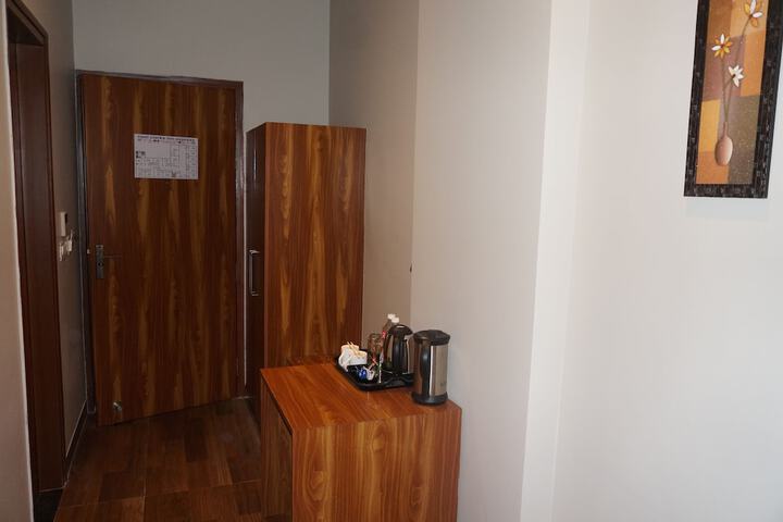 Room 12 of 27