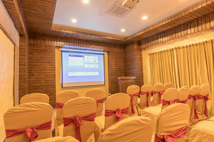 Business Center 100 of 107