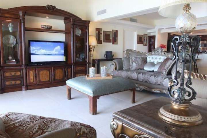 Room 4 of 33