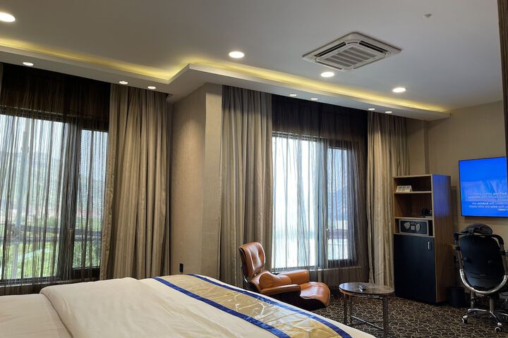 Room 45 of 114