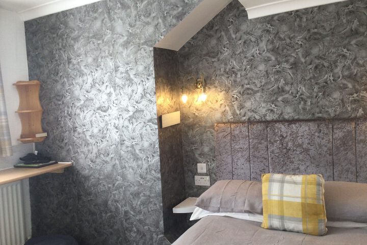 Room 45 of 170