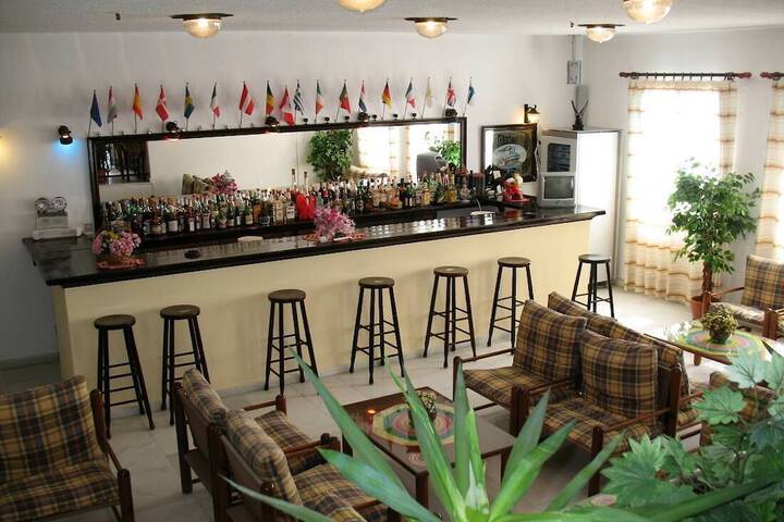Lounge 4 of 10