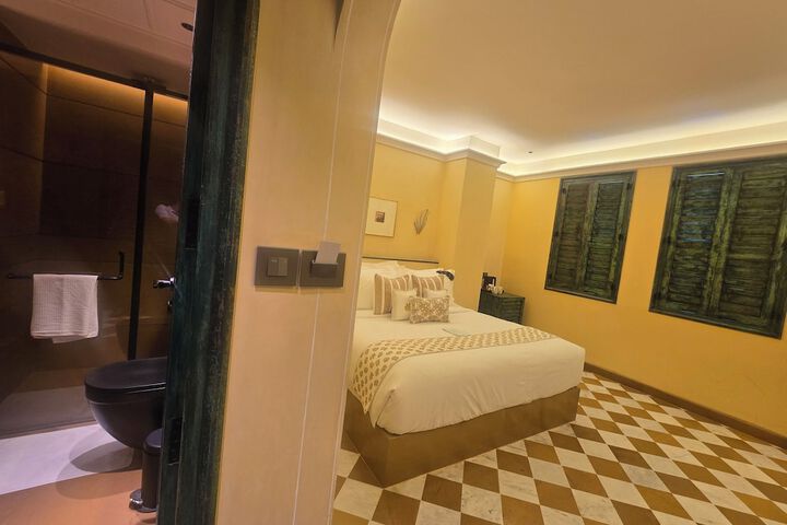 Room 38 of 64