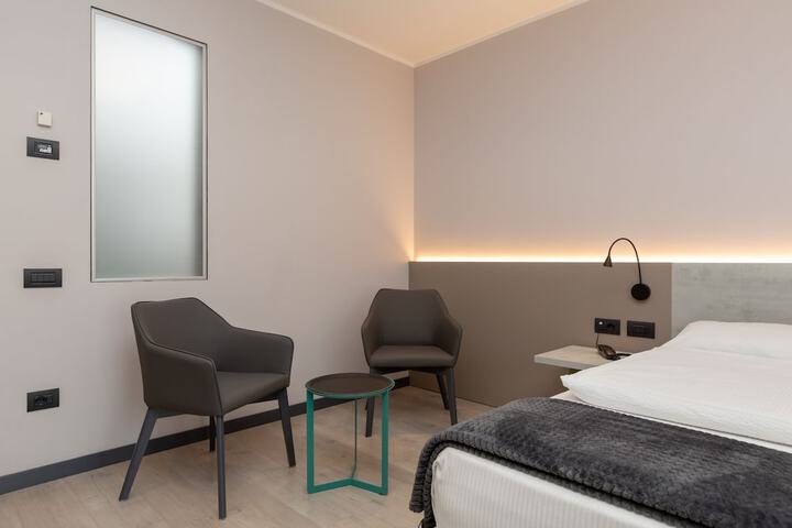 Room 12 of 62