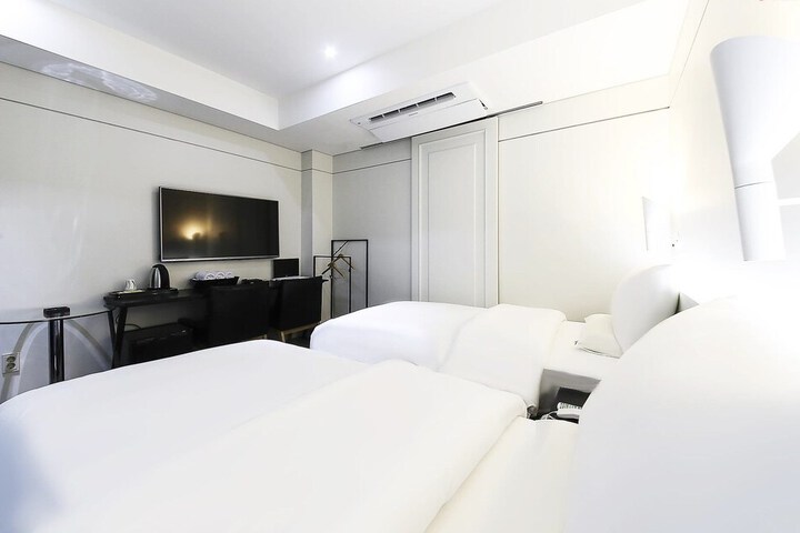 Room 18 of 35
