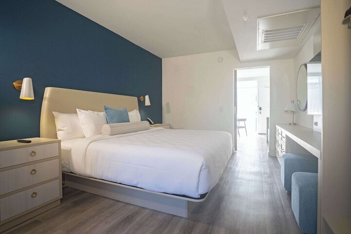 1 King Bed Suite (4 of 11)