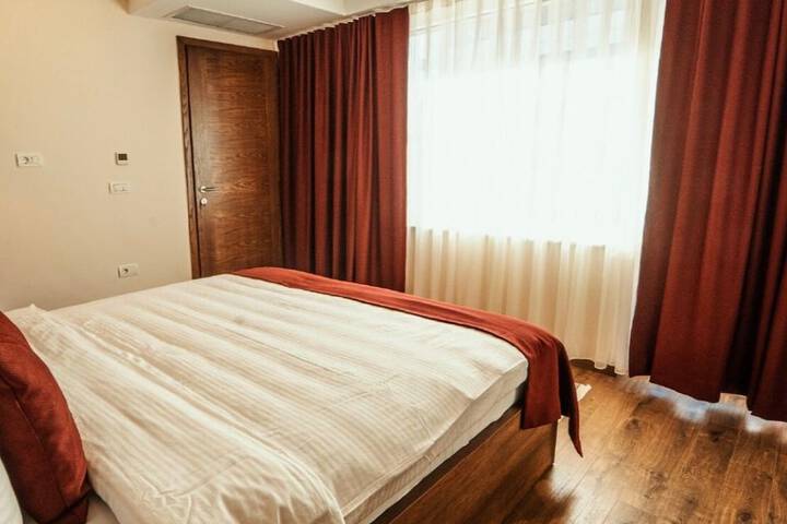 Room 7 of 10