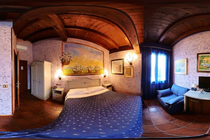 Room 5 of 35