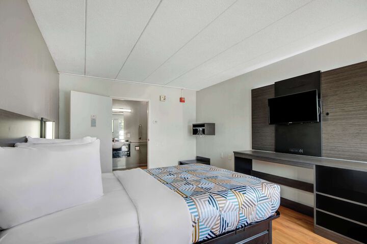 Room 15 of 36